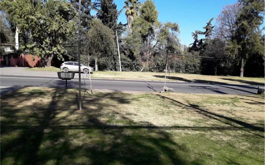 Gran casa Camino Las Flores, Los Dominicos