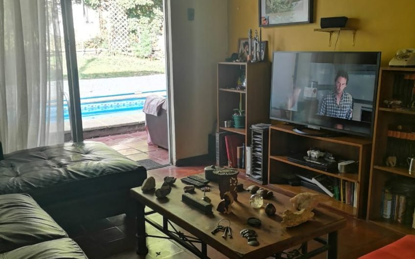 Linda casa en La Reina condominio lado de Unimarc