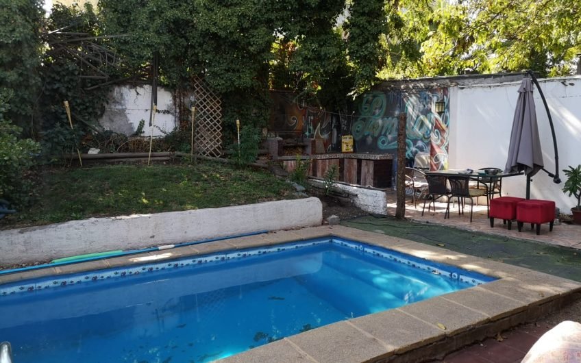 Linda casa en La Reina condominio lado de Unimarc