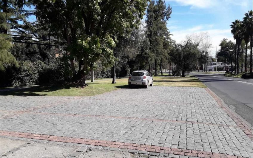 Gran casa Camino Las Flores, Los Dominicos