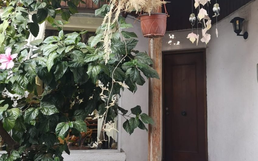 Linda casa en La Reina condominio lado de Unimarc