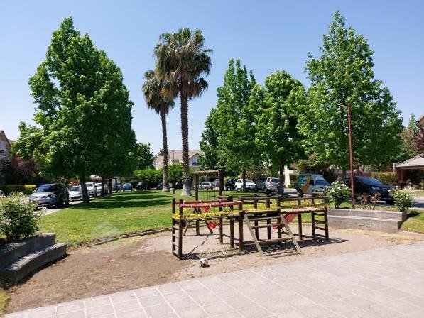 Amplia casa Condominio Puertas de Huechuraba 312 m2