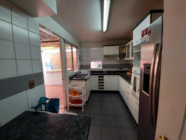 Amplia casa Condominio Puertas de Huechuraba 312 m2