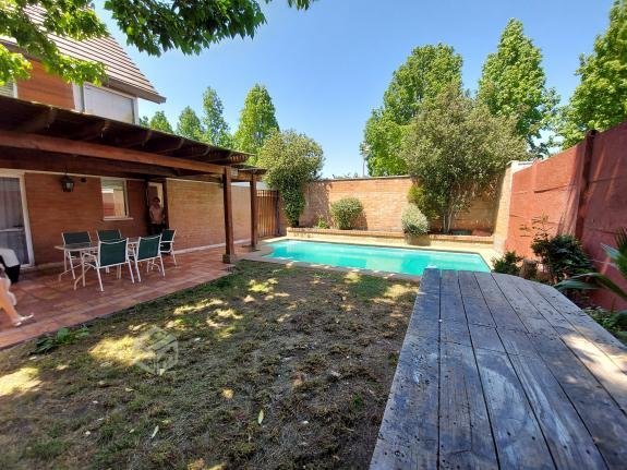 Amplia casa Condominio Puertas de Huechuraba 312 m2