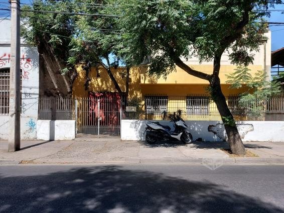 Propiedad, con galpón Industrial y casa , 500 m2