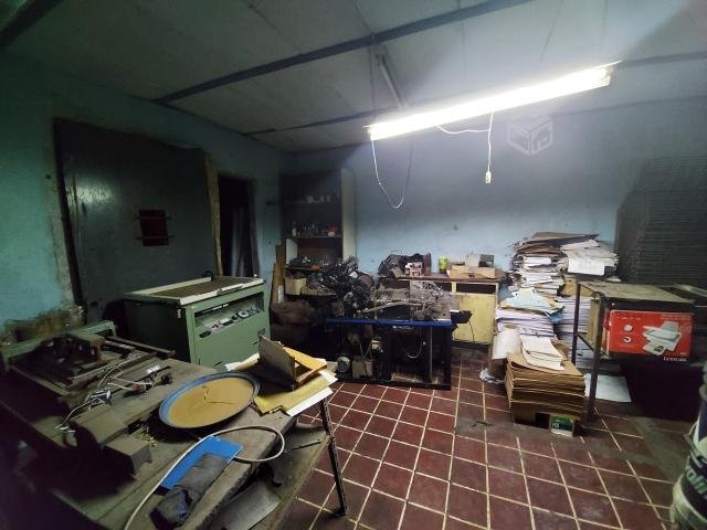 Propiedad, con galpón Industrial y casa , 500 m2