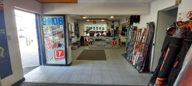 Gran esquina comercial Avenida Las Condes, Fach