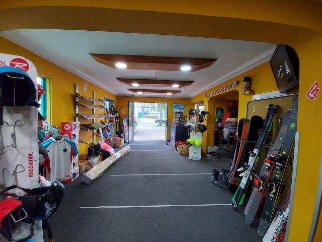 Gran esquina comercial Avenida Las Condes, Fach
