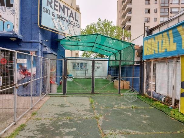 Gran esquina comercial Avenida Las Condes, Fach