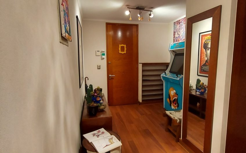 Departamento luminoso frente a Plaza Las Lilas