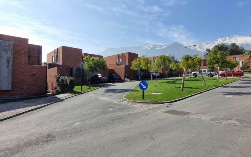 Arriendo Linda Casa En Exclusivo Condominio De Peñalolen