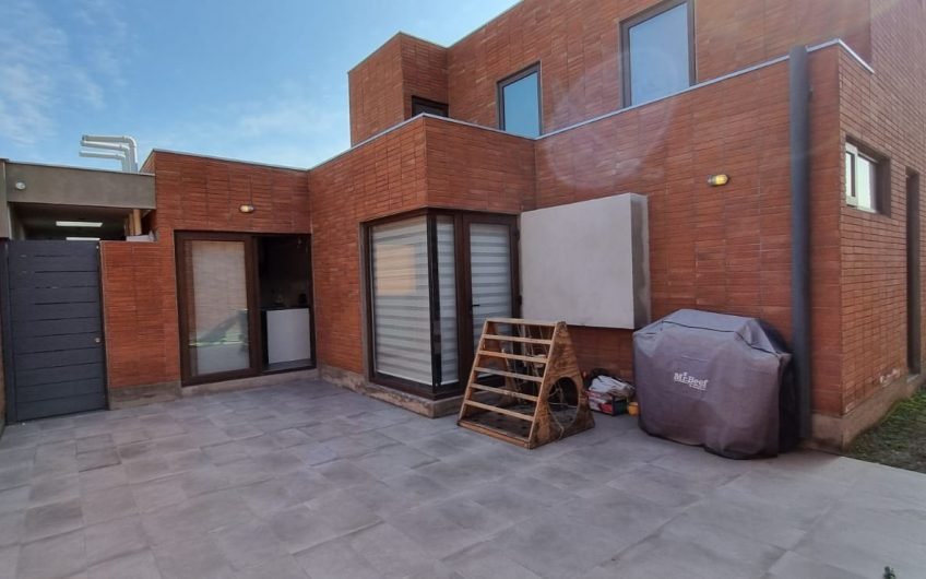 Arriendo Linda Casa En Exclusivo Condominio De Peñalolen