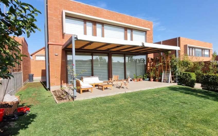 Arriendo Linda Casa En Exclusivo Condominio De Peñalolen