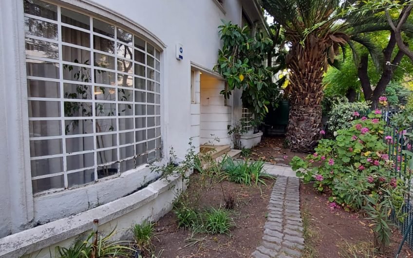 Linda Casa Con Excelente Ubicación En Providencia
